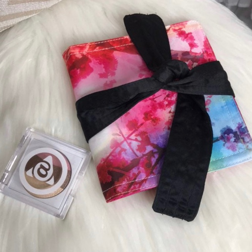 Mary Kay eyeshadow with matching cosmetic bag!
